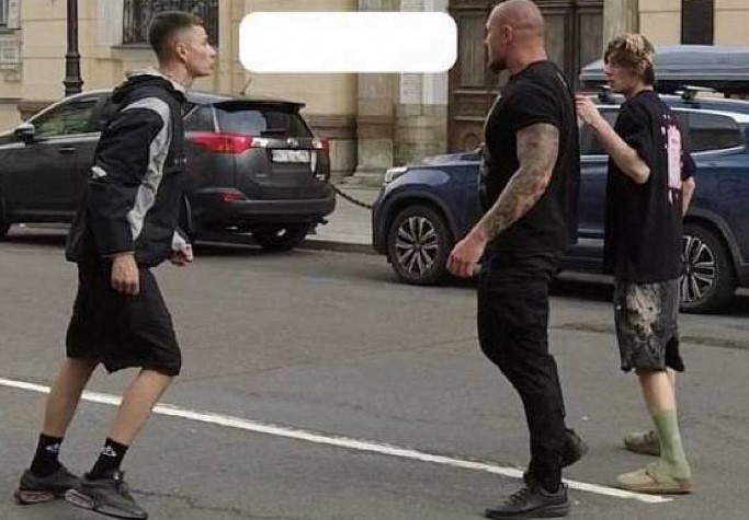 Появилось видео, как репер Obladaet напал со спины на репера OG Buda