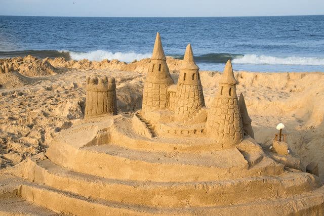 На острове Майорка запрещено строить песочные замки. - Загадка!