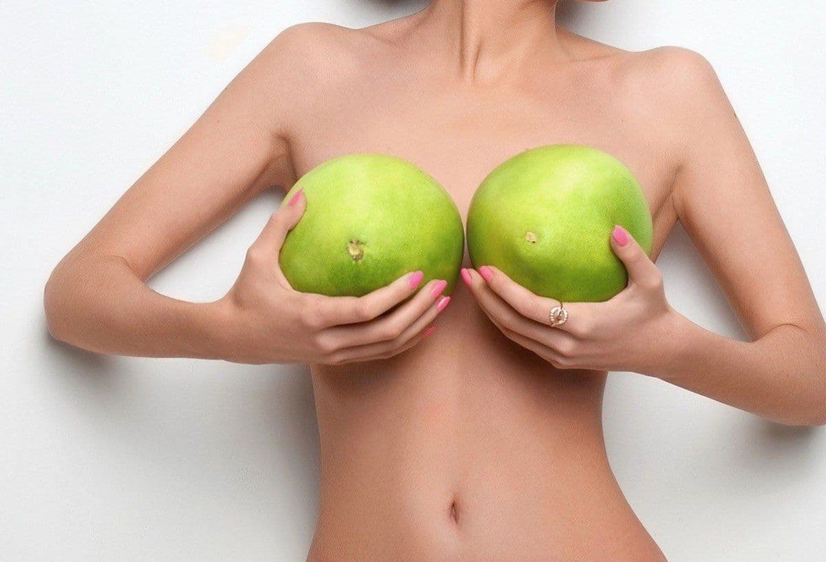 Статистика гласит, что одна женская грудь весит приблизительно 400 граммов. - Загадка!