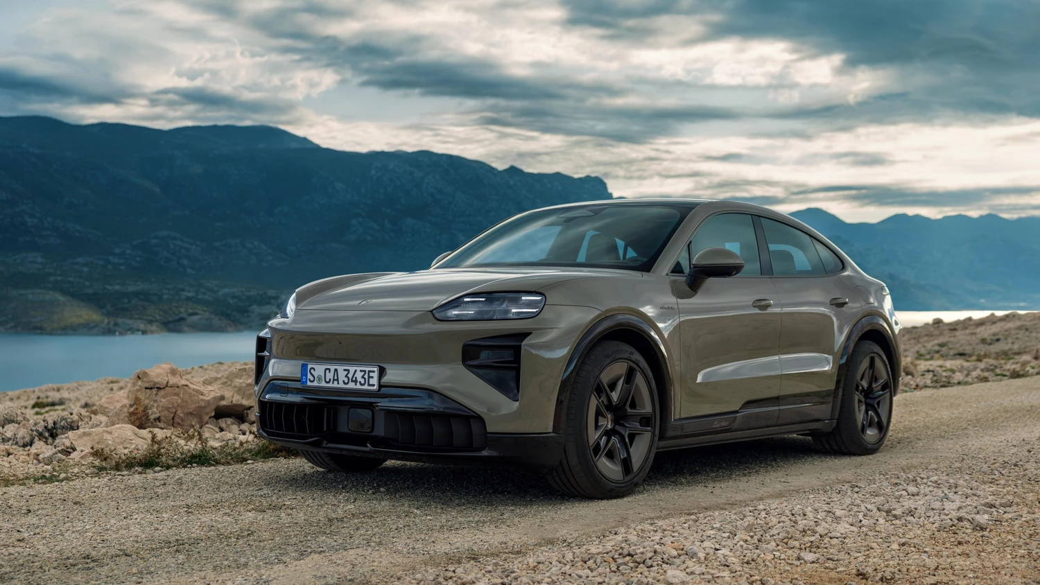 1156 сил и 2,5 секунды: Porsche выпустила монстра среди кроссоверов