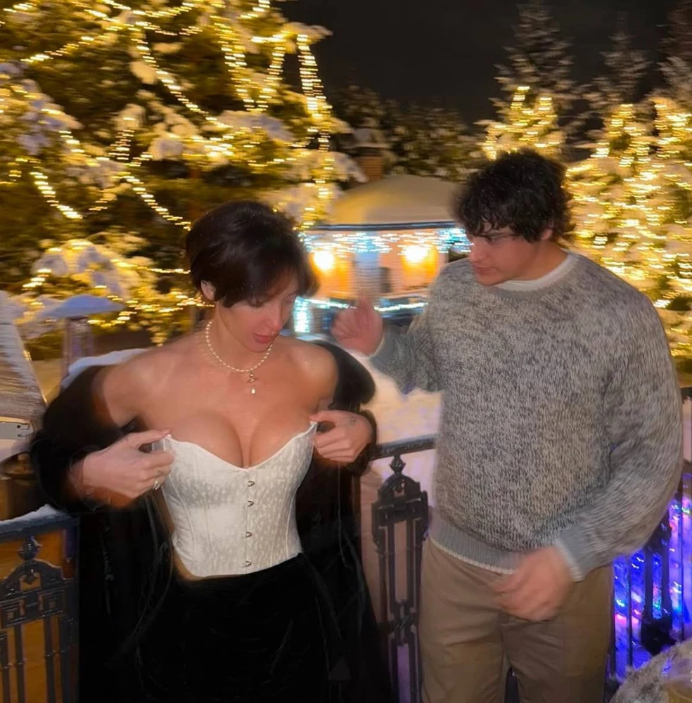 232 — Настя Ивлеева фото 18+
