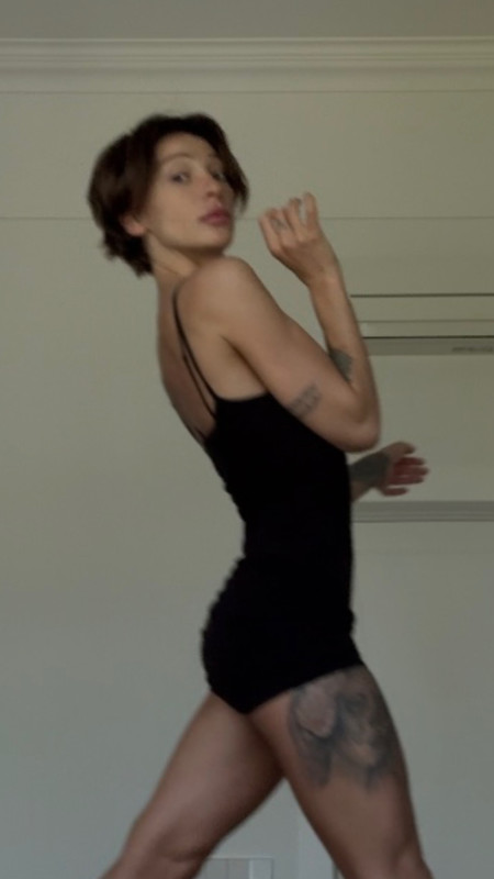 225 — Настя Ивлеева фото 18+