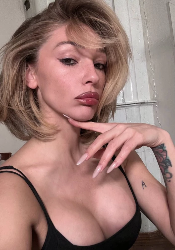 271 — Настя Ивлеева фото 18+