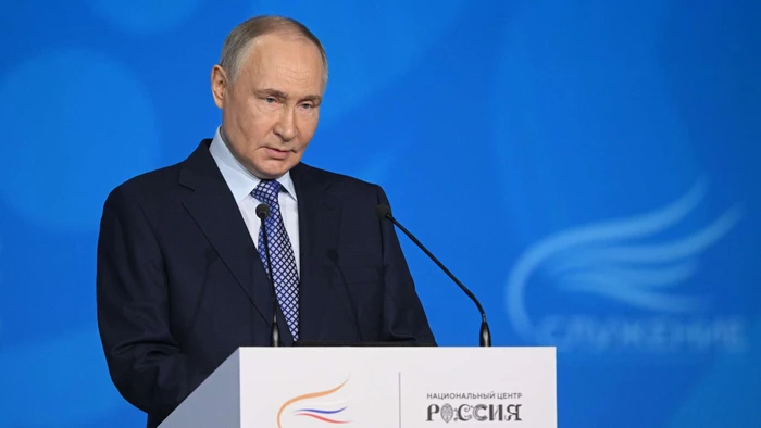Путин объявил перемирие в дни 80-летия Победы