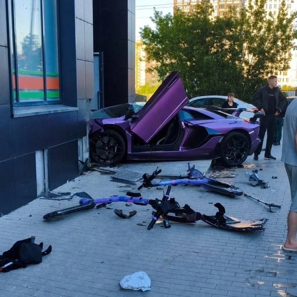 Фиолетовый Lamborghini сына миллиардера разнёс жилой дом в Екатеринбурге