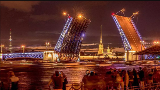 Почти 6 млн рублей заплатят за развлечения для блогеров на Евро-2020 в Петербурге