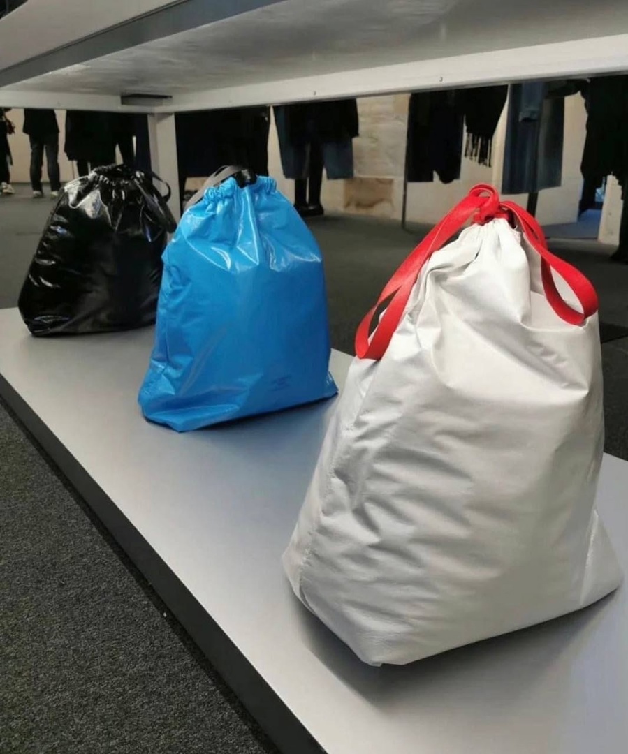 Balenciaga предложила ценителям моды мусорные мешки