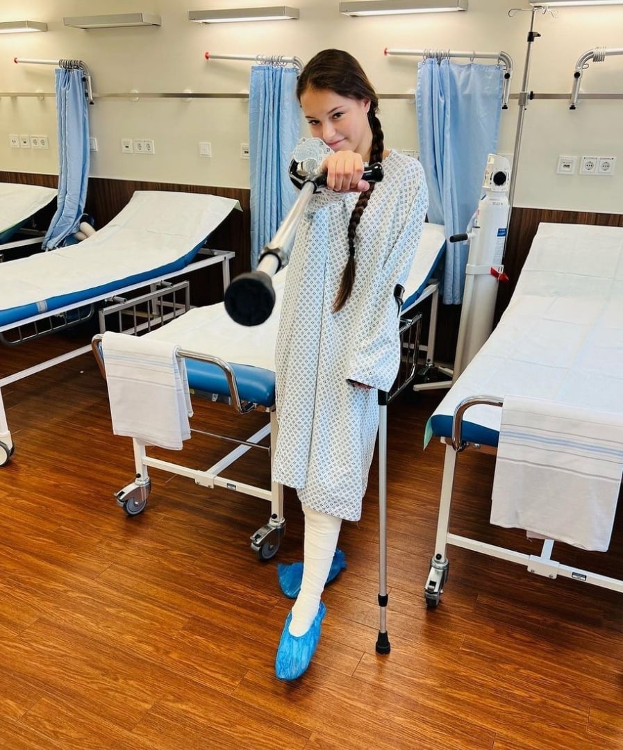 Операция на колене Анны Щербаковой успешно завершена