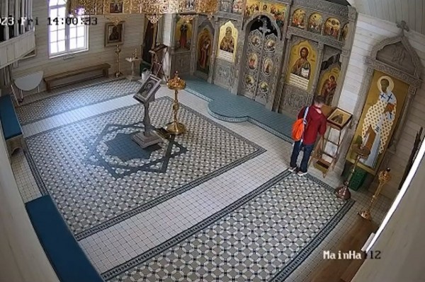 Мужчина в Санкт-Петербурге обокрал храм