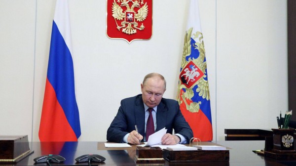 Владимир Путин подписал сразу несколько важных законов